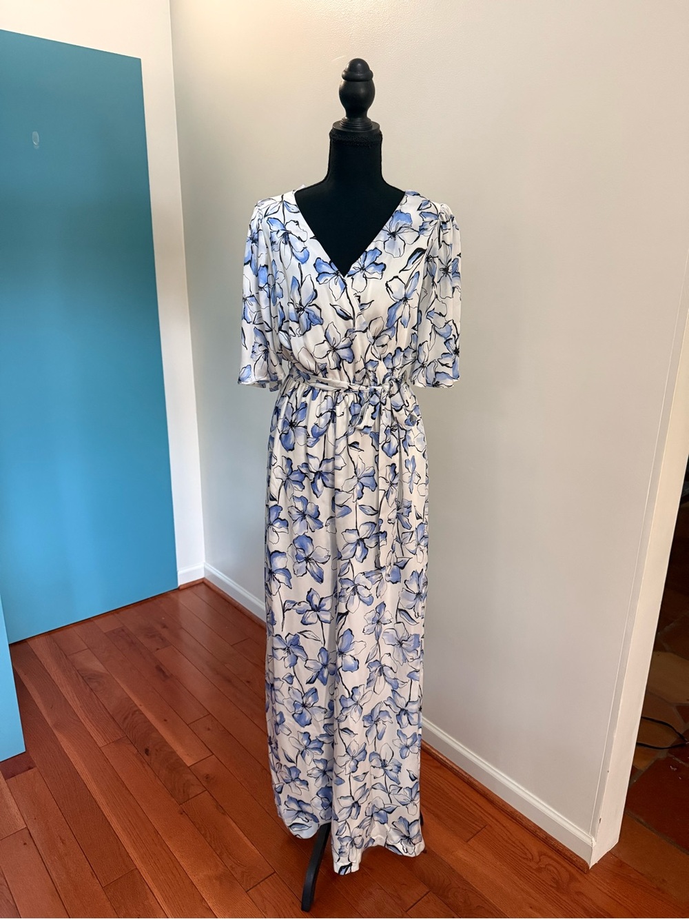 Lulus Floral V-Neck Wide-Leg Jumpsuit in Cream and Blue- fully lined, size small - Picture 3 of 14